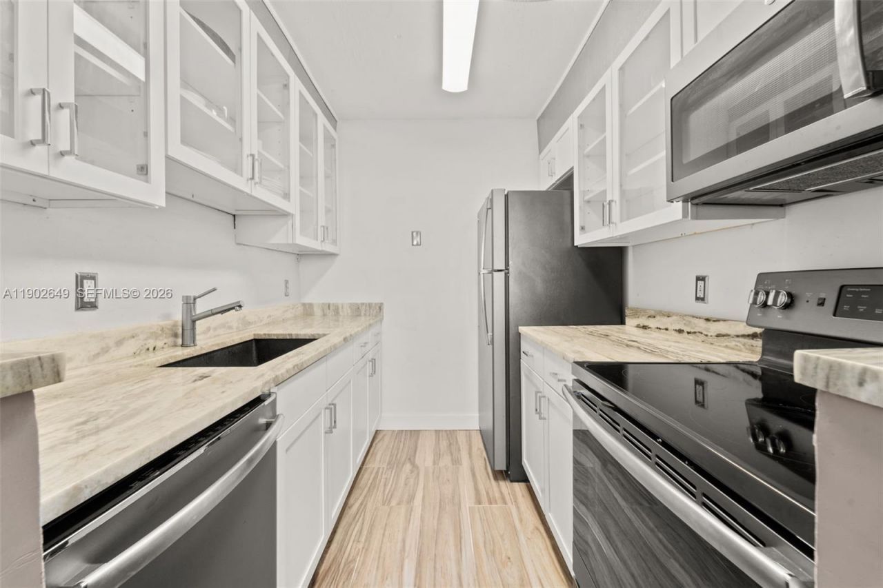 2350 NE 135th St, Unit 1401, North Miami, FL 33181 Photo