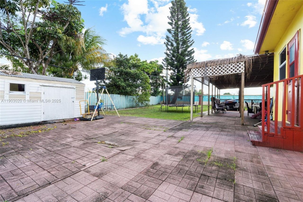 18151 NE 9th Ct, North Miami Beach, FL 33162 Photo