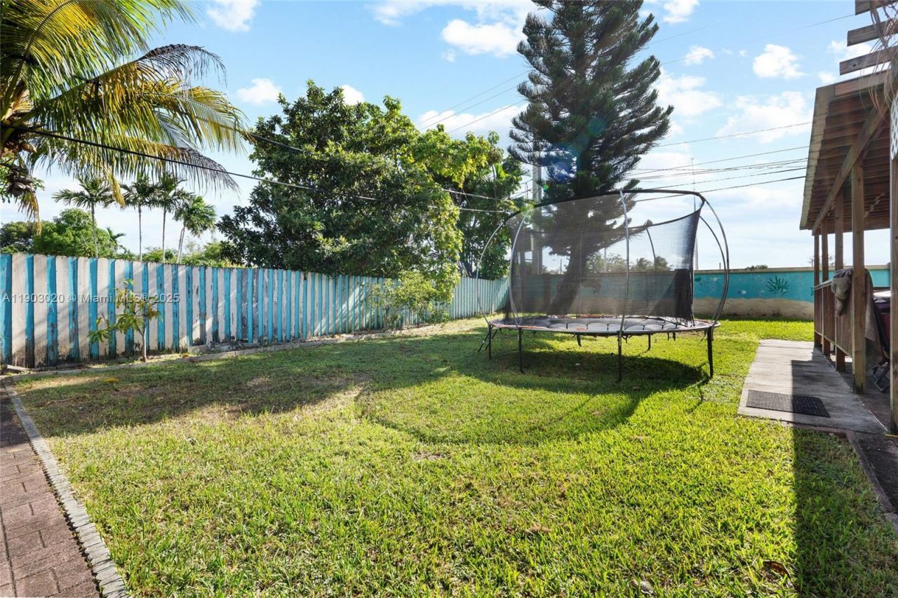 18151 NE 9th Ct, North Miami Beach, FL 33162 Photo