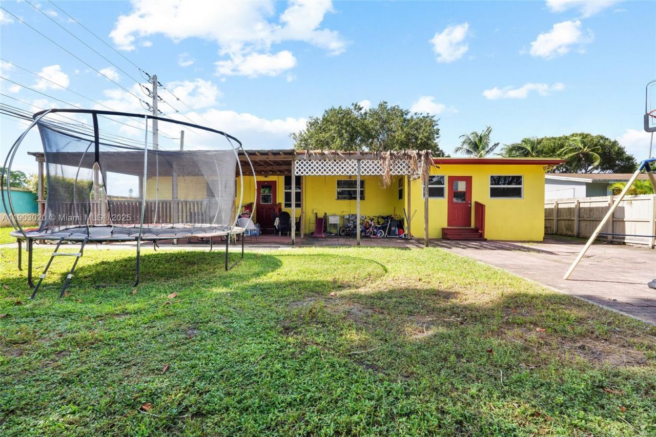 18151 NE 9th Ct, North Miami Beach, FL 33162 Photo