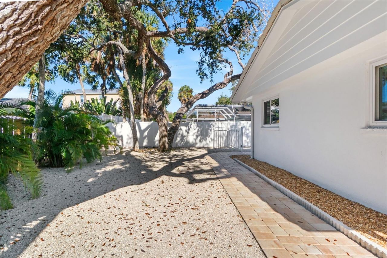 630 Venice Lane, Sarasota, FL 34242 Photo