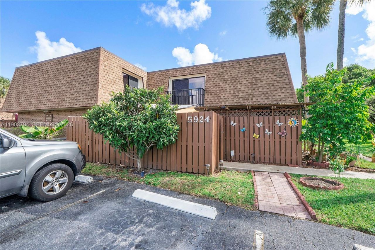 5924 NW 54th Ln, Tamarac, FL 33319 Photo