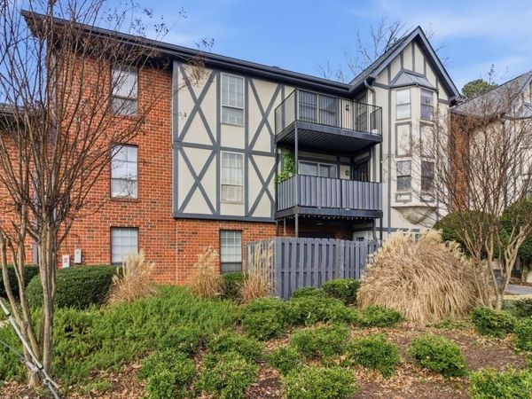 6851 Roswell Road, Unit B15, Sandy Springs, GA 30328