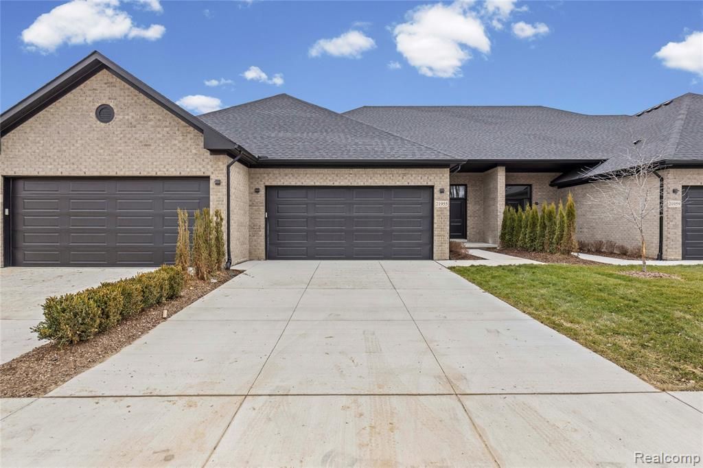 21955 Deer Brook Drive, Southfield, MI 48075 Main Photo