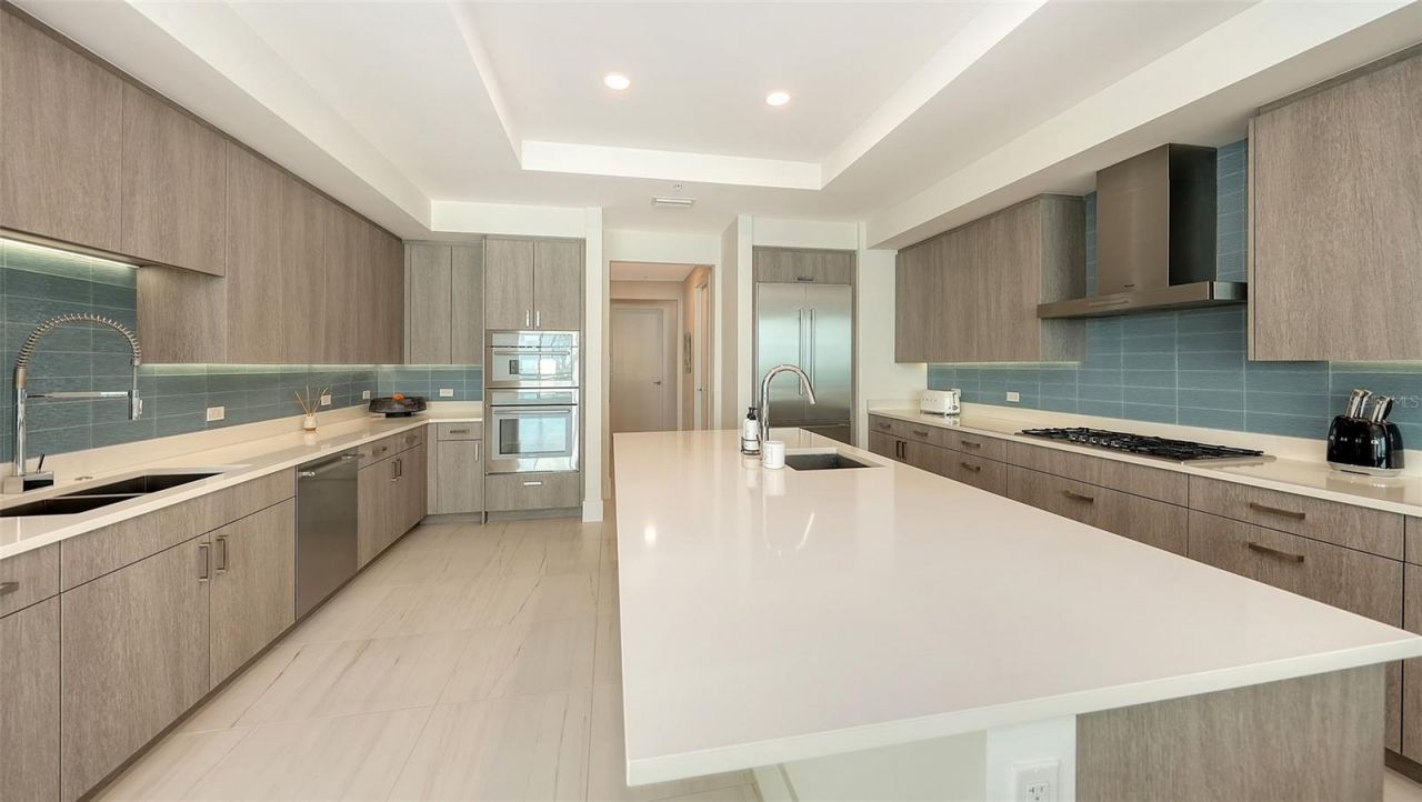 540 N Tamiami Trail, Unit 1702, Sarasota, FL 34236 Photo