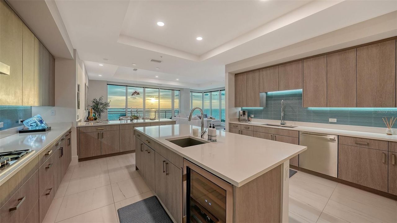 540 N Tamiami Trail, Unit 1702, Sarasota, FL 34236 Photo