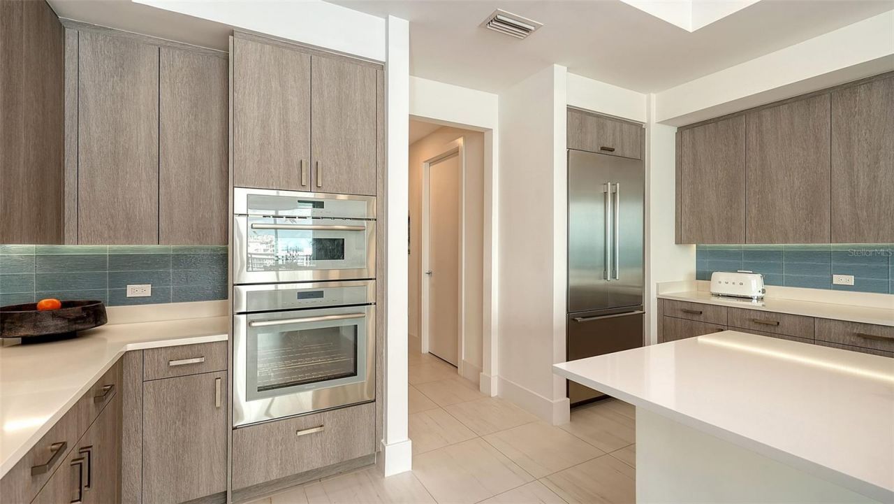 540 N Tamiami Trail, Unit 1702, Sarasota, FL 34236 Photo