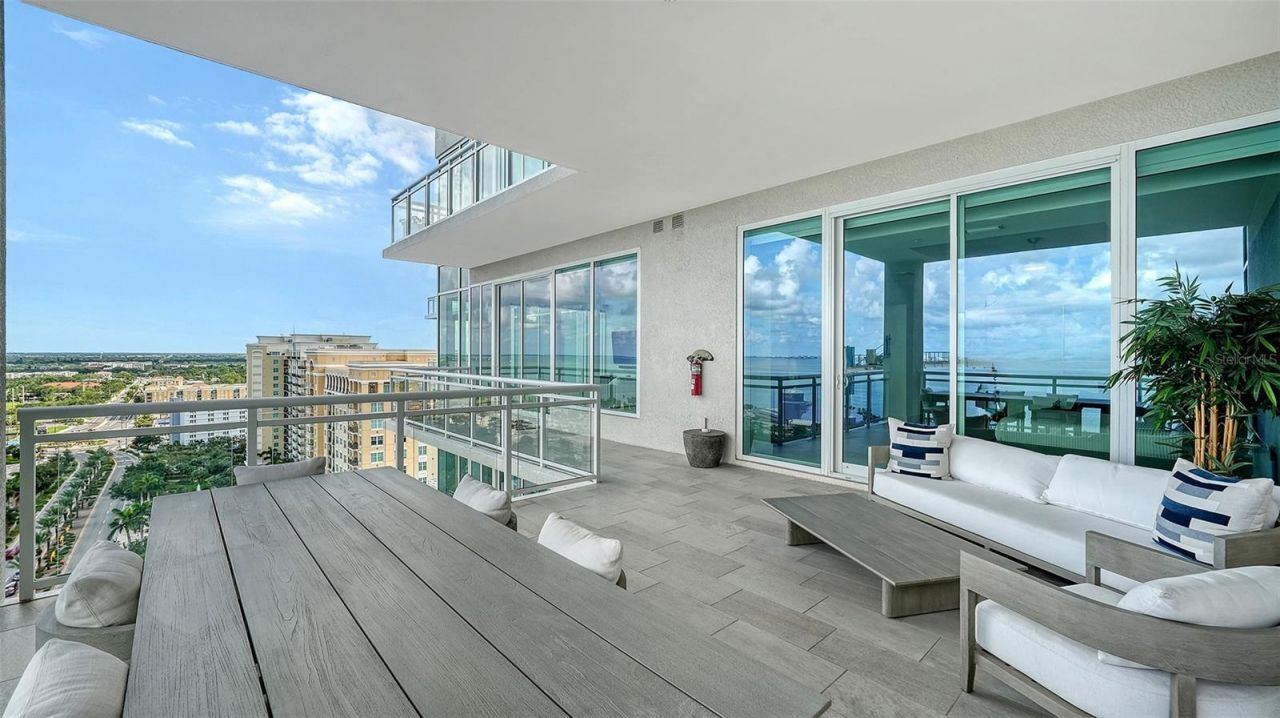 540 N Tamiami Trail, Unit 1702, Sarasota, FL 34236 Photo