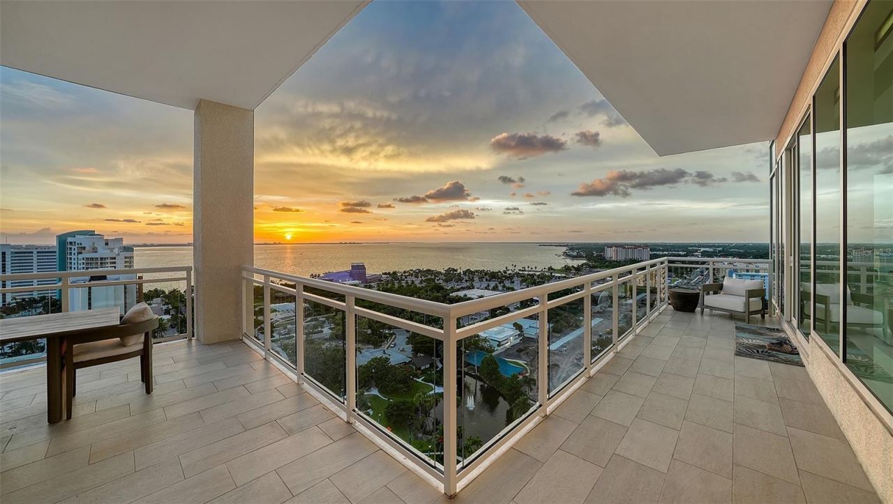 540 N Tamiami Trail, Unit 1702, Sarasota, FL 34236 Photo