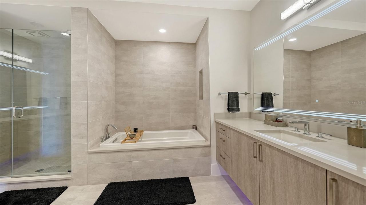 540 N Tamiami Trail, Unit 1702, Sarasota, FL 34236 Photo