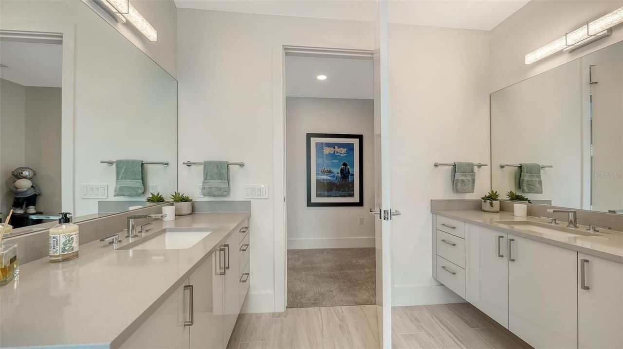 540 N Tamiami Trail, Unit 1702, Sarasota, FL 34236 Photo