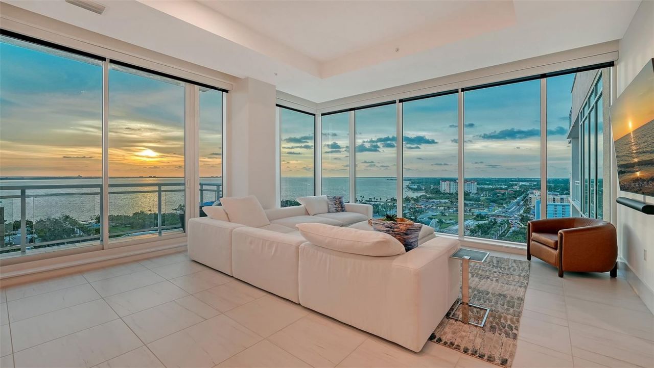 540 N Tamiami Trail, Unit 1702, Sarasota, FL 34236 Photo