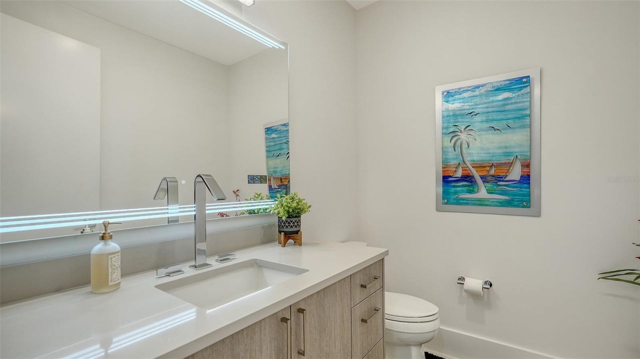 540 N Tamiami Trail, Unit 1702, Sarasota, FL 34236 Photo