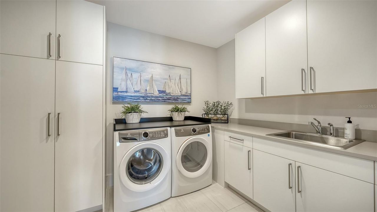 540 N Tamiami Trail, Unit 1702, Sarasota, FL 34236 Photo