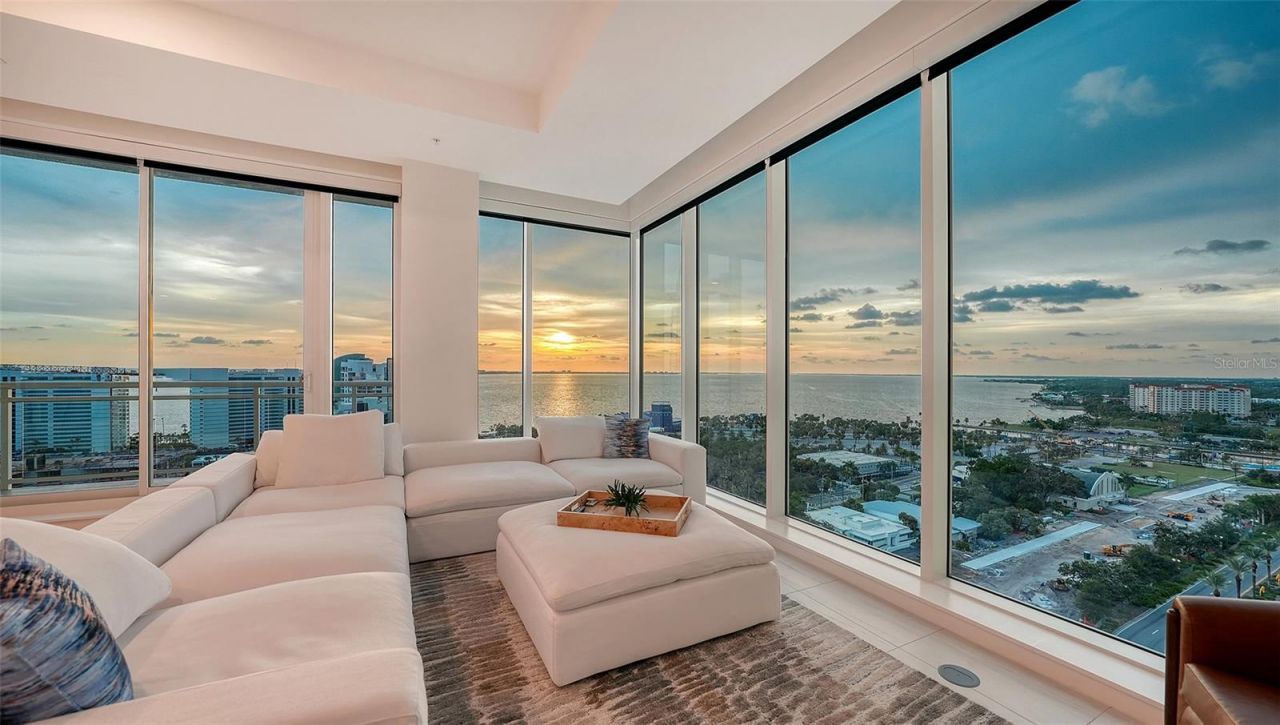 540 N Tamiami Trail, Unit 1702, Sarasota, FL 34236 Photo