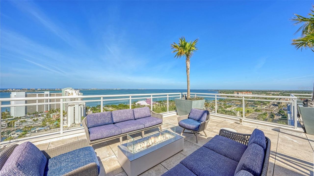 540 N Tamiami Trail, Unit 1702, Sarasota, FL 34236 Photo