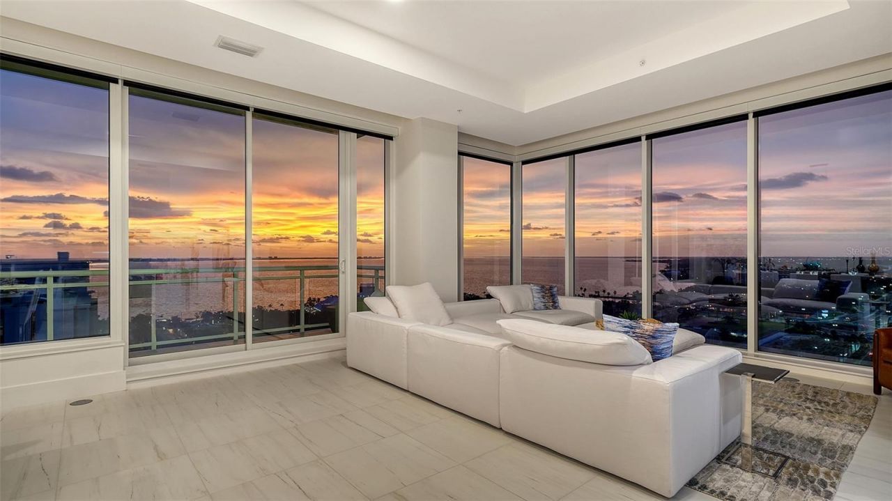 540 N Tamiami Trail, Unit 1702, Sarasota, FL 34236 Photo