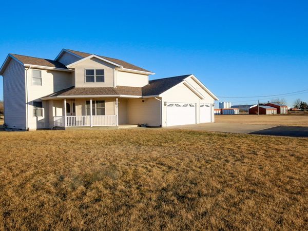 710 Otter Creek Drive, Milledgeville, IL 61051