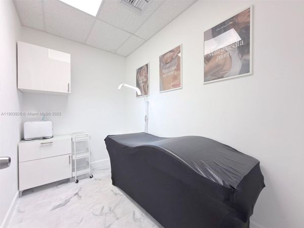 218 Commercial Blvd # 108, Lauderdale By The Sea, FL 33308