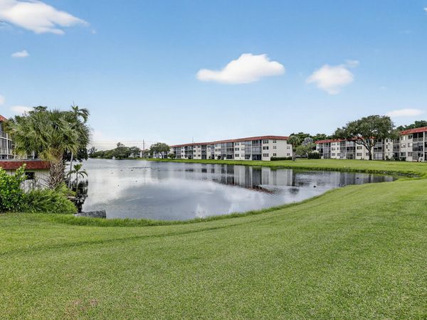 411 S Hollybrook Drive, Unit 104, Pembroke Pines, FL 33025