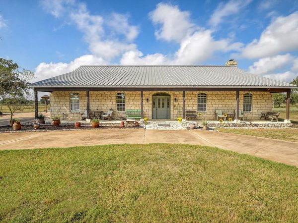 8500 Rosanky RD, Waelder, TX 78959