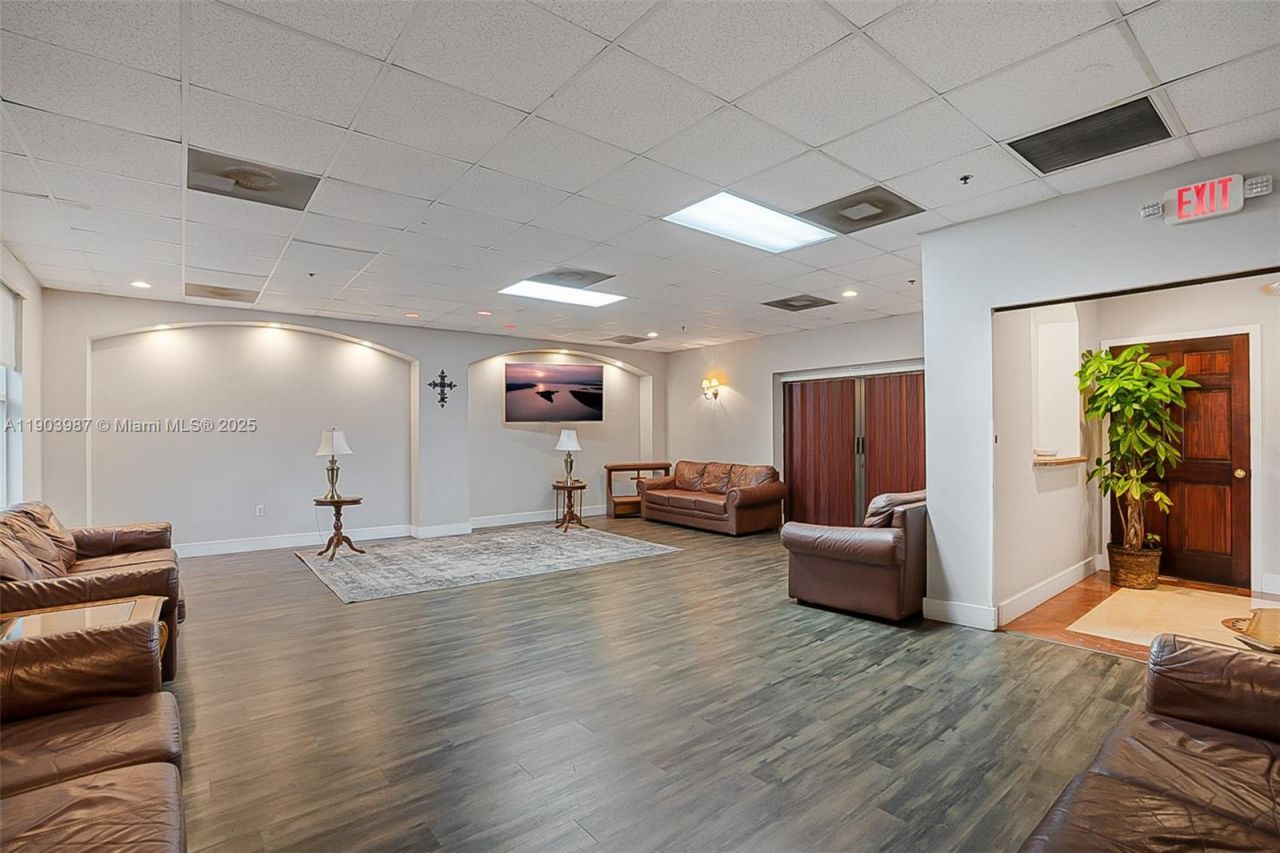 291 NW 37th Ave, Miami, FL 33125 Photo