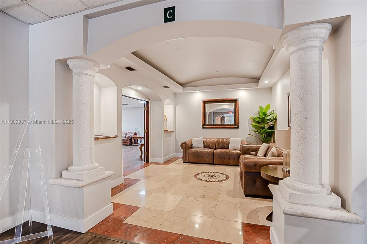 291 NW 37th Ave, Miami, FL 33125 Photo