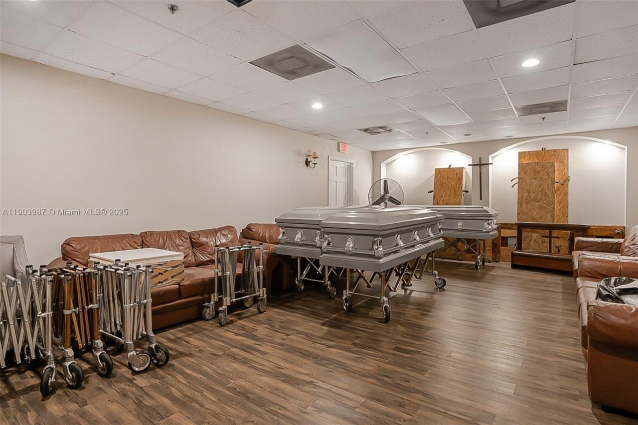 291 NW 37th Ave, Miami, FL 33125 Photo