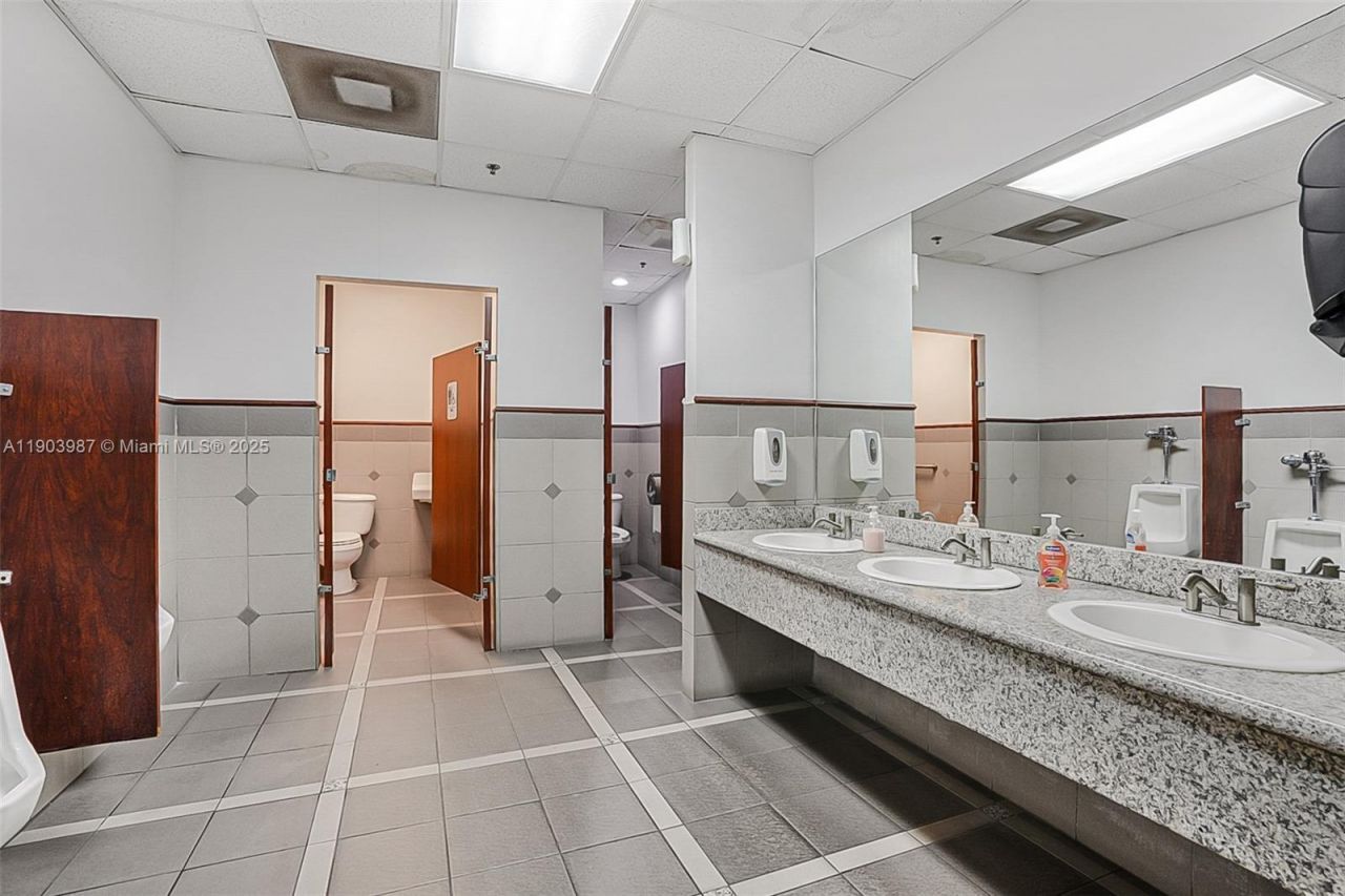 291 NW 37th Ave, Miami, FL 33125 Photo