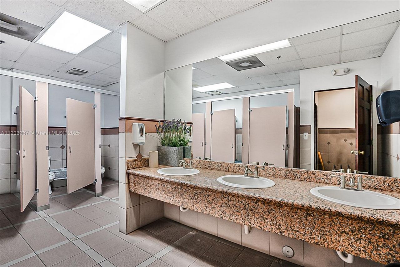 291 NW 37th Ave, Miami, FL 33125 Photo