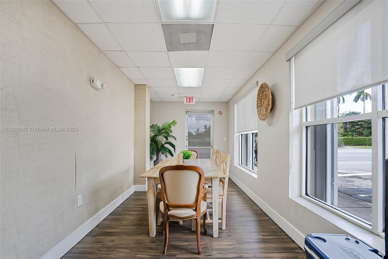 291 NW 37th Ave, Miami, FL 33125 Photo