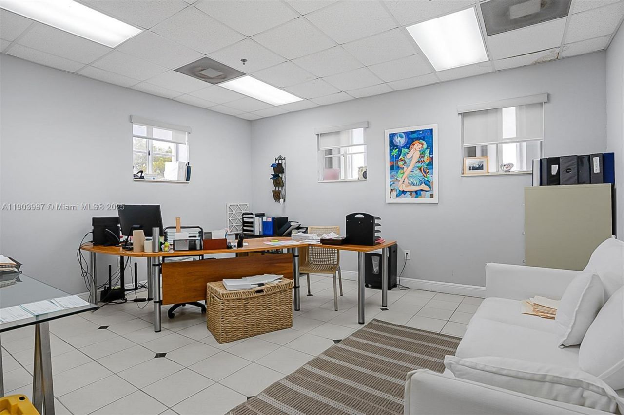 291 NW 37th Ave, Miami, FL 33125 Photo