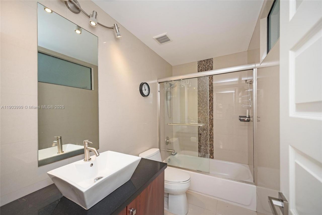 9318 NW 50th Doral Cir, Unit 00, Doral, FL 33178 Photo
