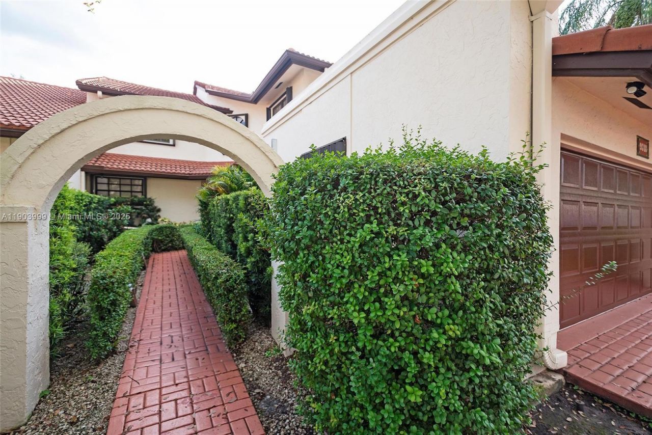 9318 NW 50th Doral Cir, Unit 00, Doral, FL 33178 Photo