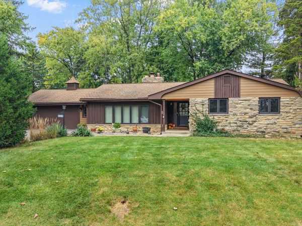 2630 Vale Court, Downers Grove, IL 60516