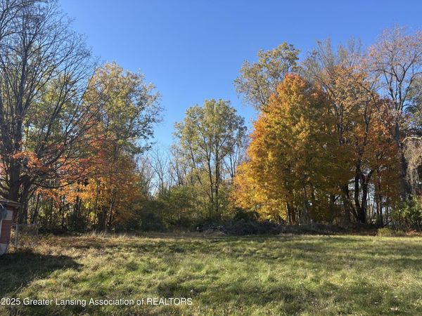 3253 Pine Tree Road, Lansing, MI 48911
