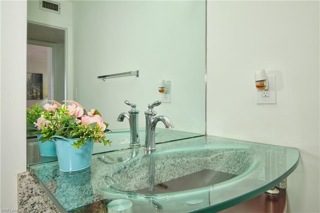 2366 E Mall Dr, Unit 519, Fort Myers, FL 33901 Photo