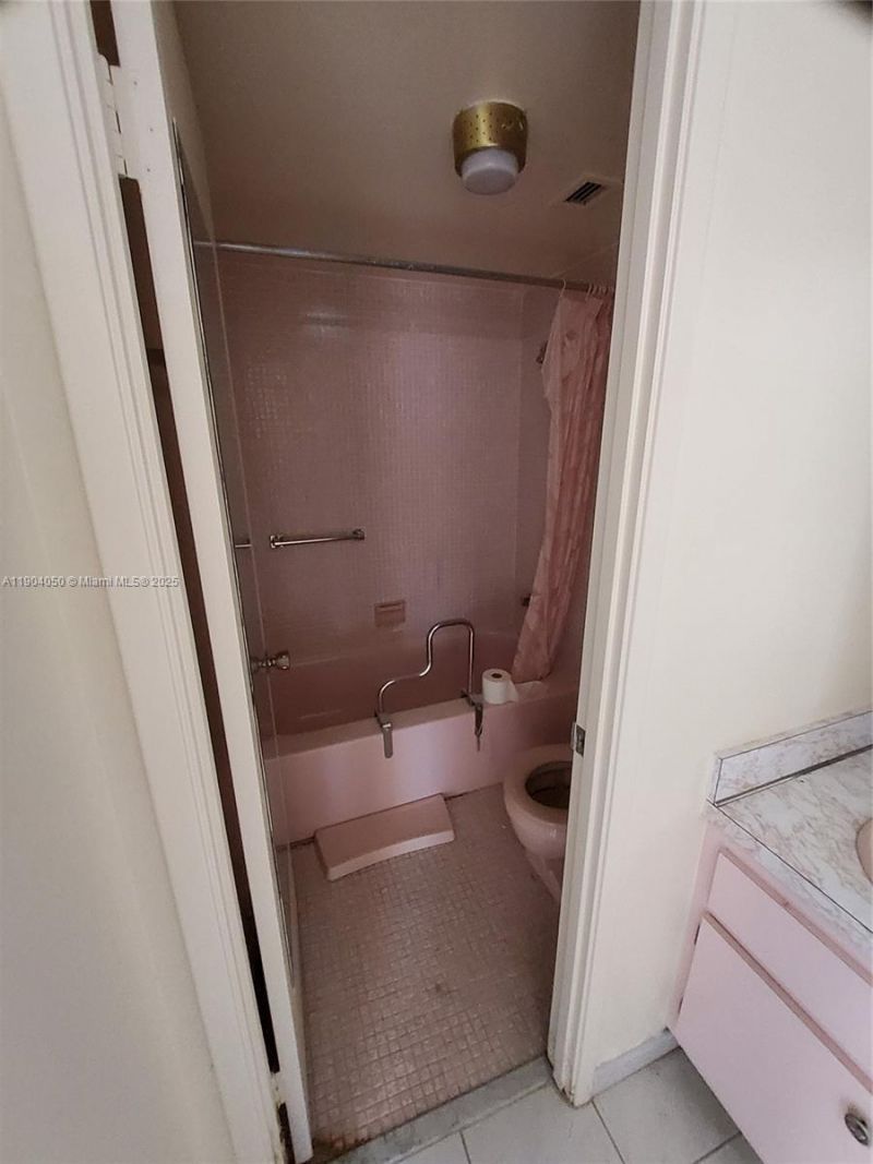 1301 NE Miami Gardens Dr, Unit 503W, Miami, FL 33179 Photo