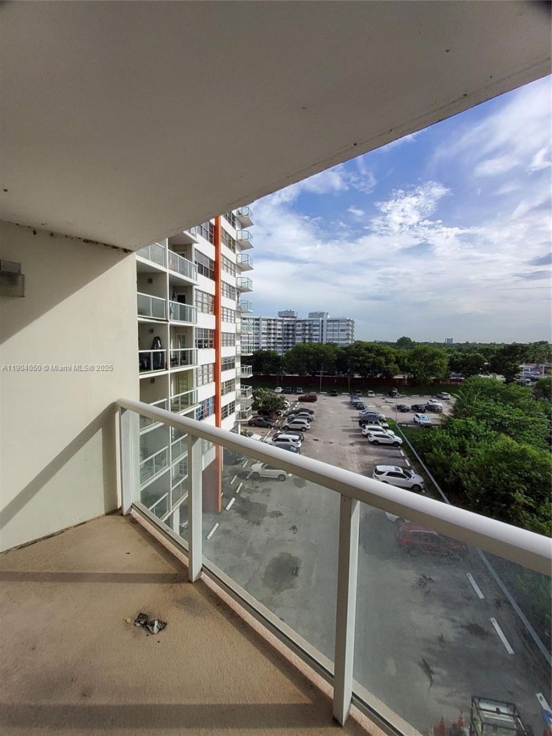 1301 NE Miami Gardens Dr, Unit 503W, Miami, FL 33179 Photo