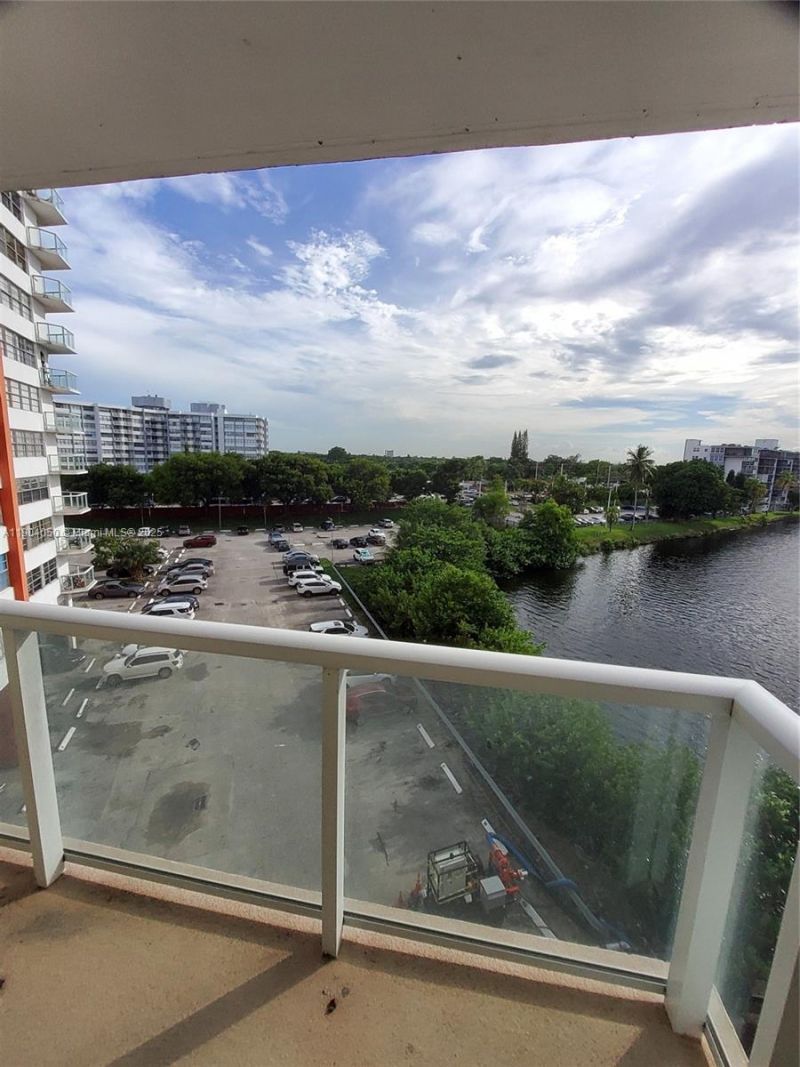 1301 NE Miami Gardens Dr, Unit 503W, Miami, FL 33179 Photo