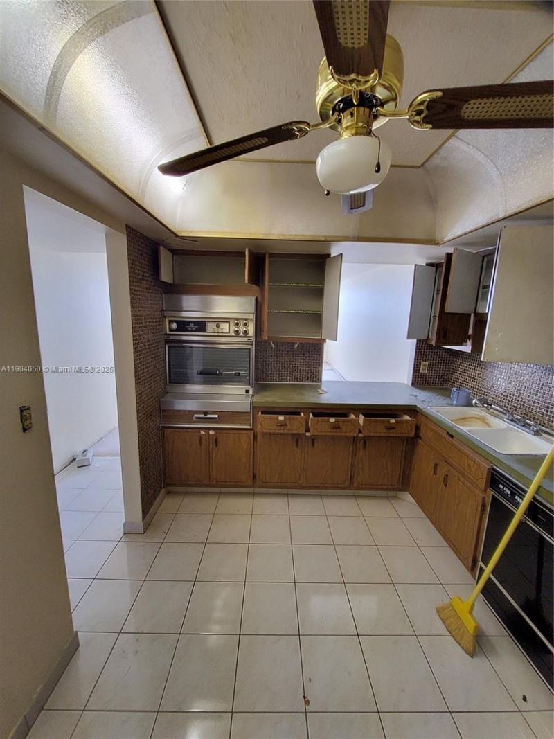 1301 NE Miami Gardens Dr, Unit 503W, Miami, FL 33179 Photo