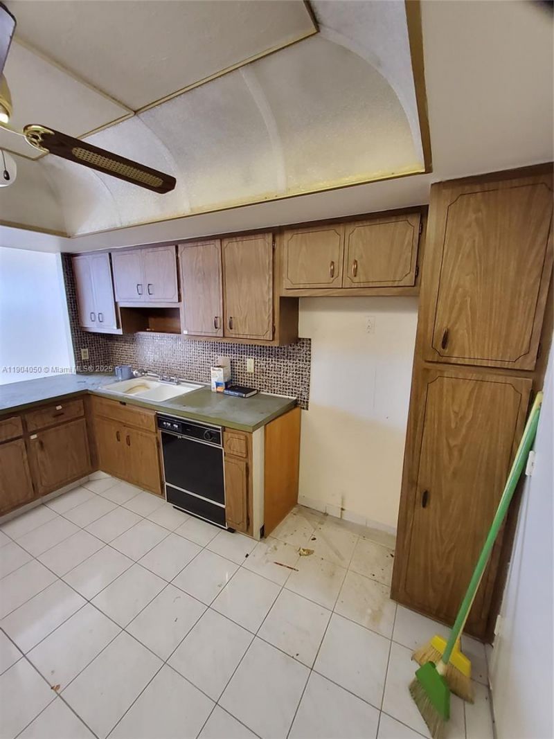 1301 NE Miami Gardens Dr, Unit 503W, Miami, FL 33179 Photo