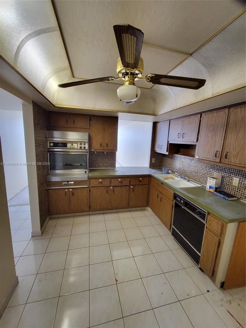 1301 NE Miami Gardens Dr, Unit 503W, Miami, FL 33179 Photo