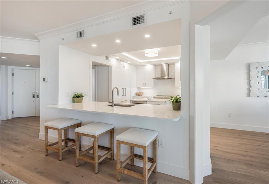 4021 Gulf Shore Blvd N, Unit 702, Naples, FL 34103 Photo