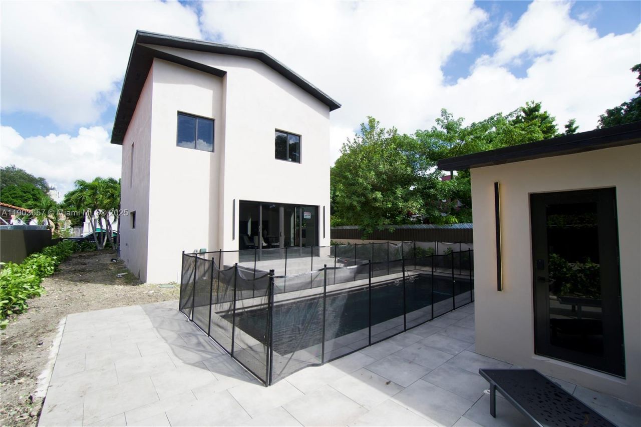 1820 SW 10th, Miami, FL 33135 Photo