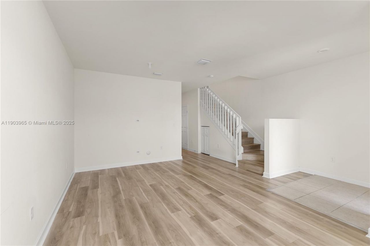 9214 W 33rd Ln, Hialeah, FL 33018 Photo