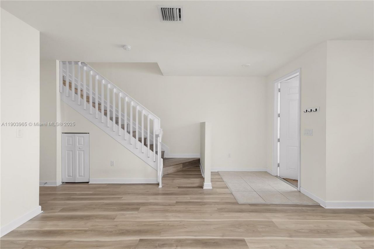 9214 W 33rd Ln, Hialeah, FL 33018 Photo