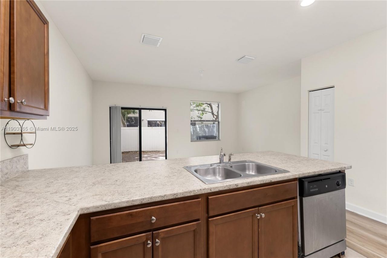 9214 W 33rd Ln, Hialeah, FL 33018 Photo