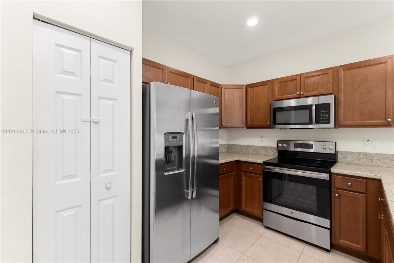 9214 W 33rd Ln, Hialeah, FL 33018 Photo