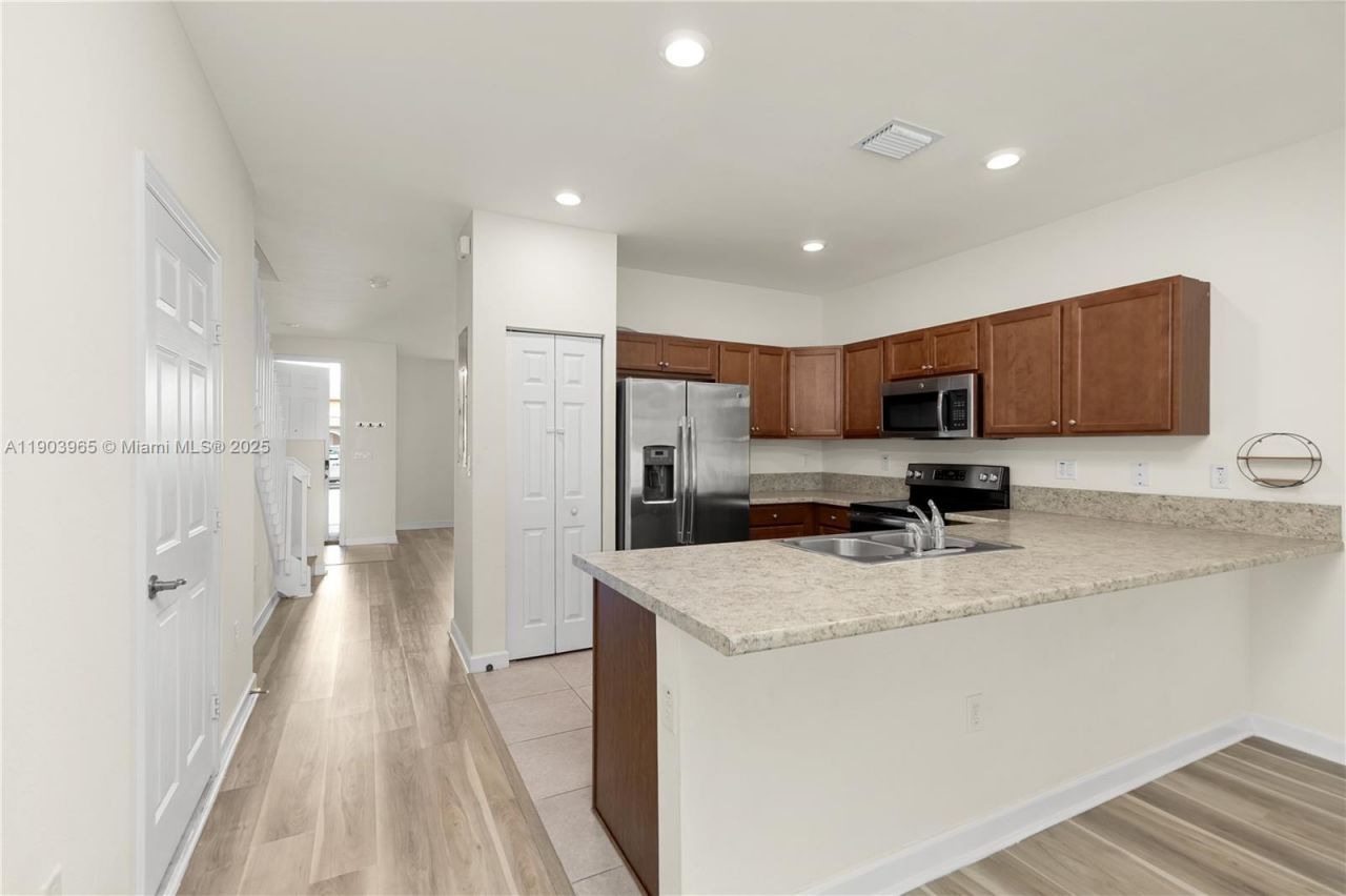 9214 W 33rd Ln, Hialeah, FL 33018 Photo